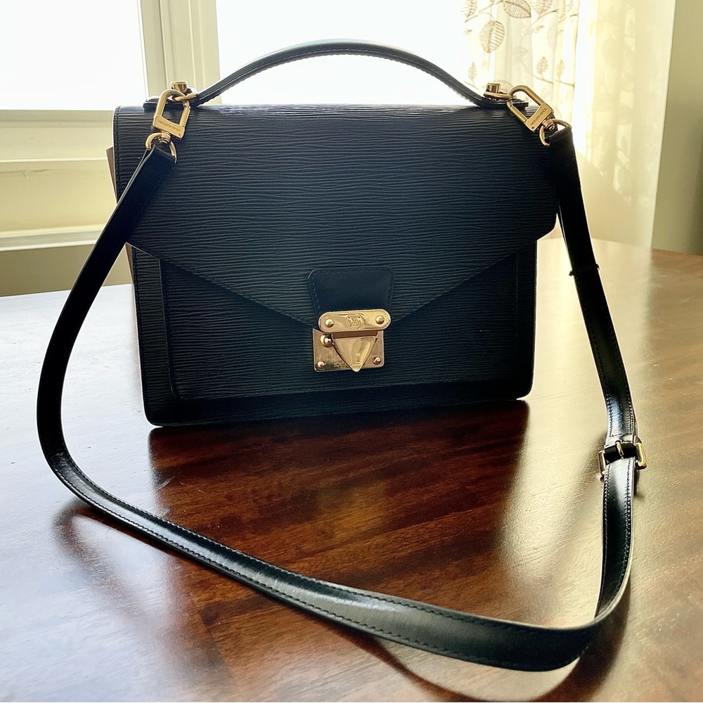 Louis Vuitton Elegant Black Leather Handbag